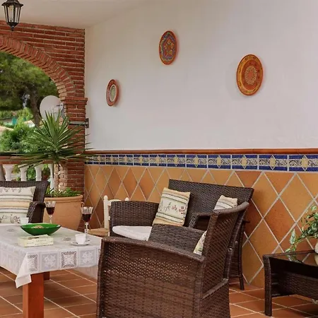 Andrea Almachares Casa de Férias Nerja